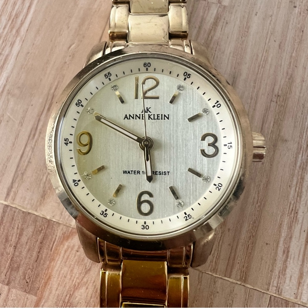 Anne Klein ladies gold tone dress watch NEW BATTERY